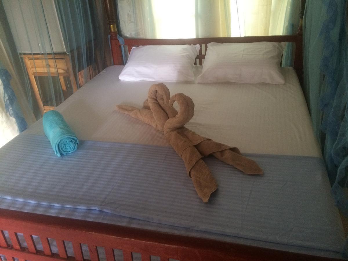 Sunny Family Hotell Unawatuna Rum bild
