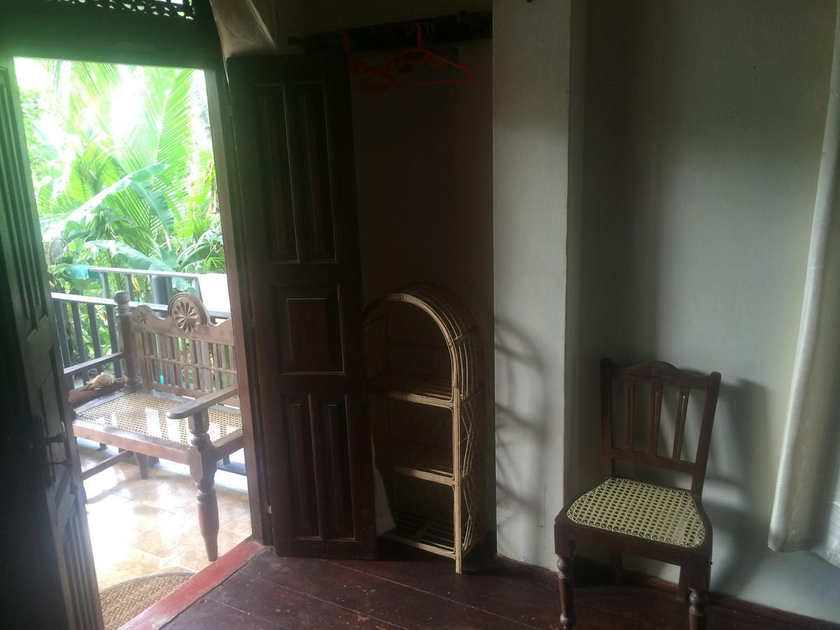 Sunny Family Hotell Unawatuna Rum bild