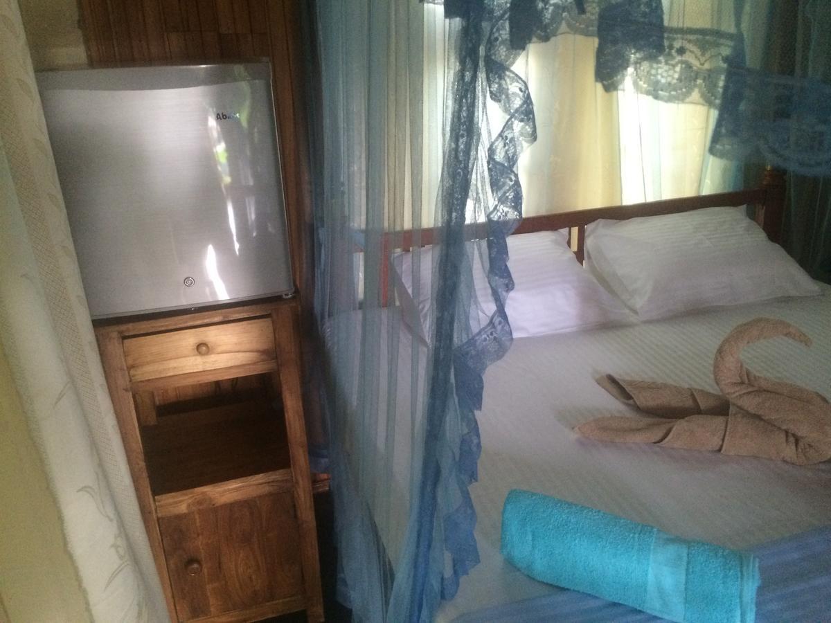Sunny Family Hotell Unawatuna Rum bild