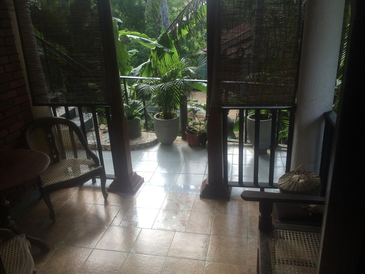 Sunny Family Hotell Unawatuna Rum bild
