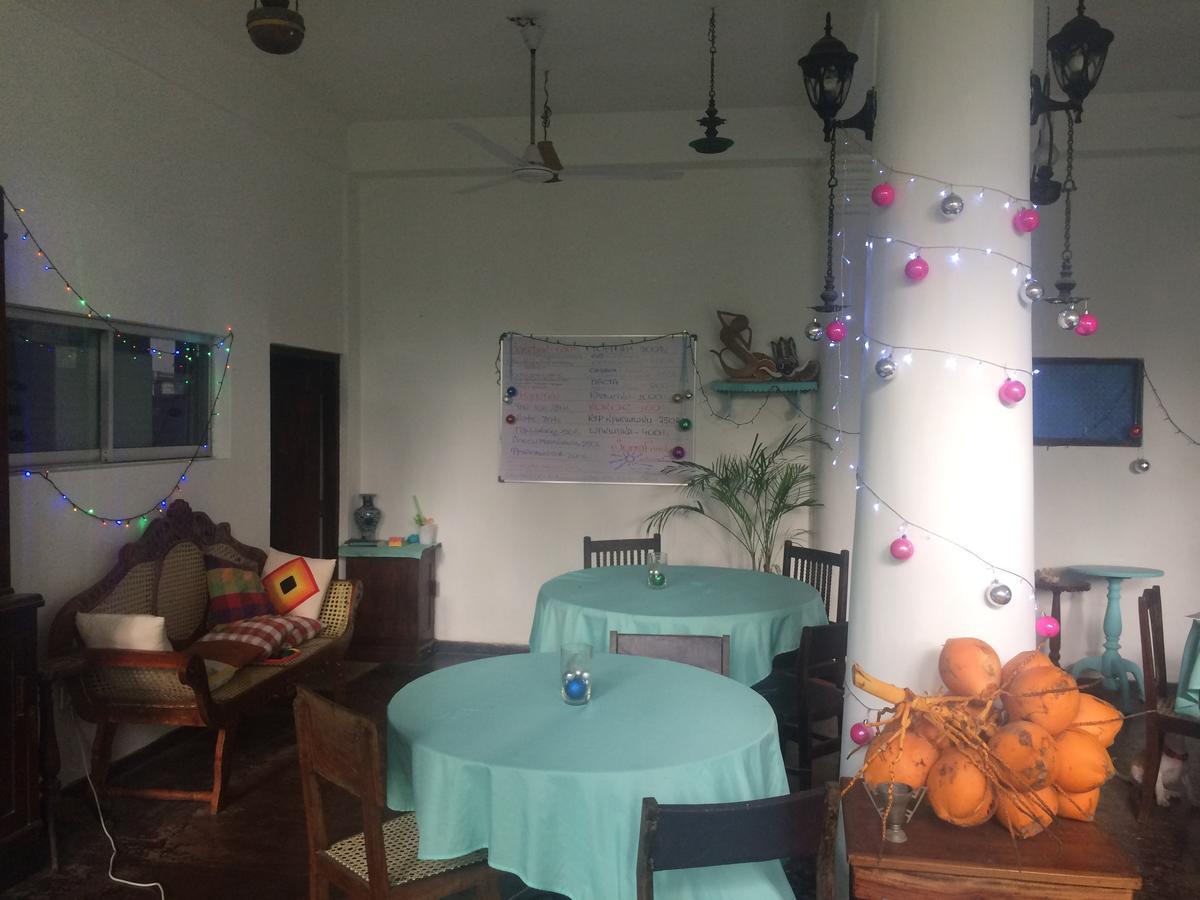 Sunny Family Hotell Unawatuna Exteriör bild