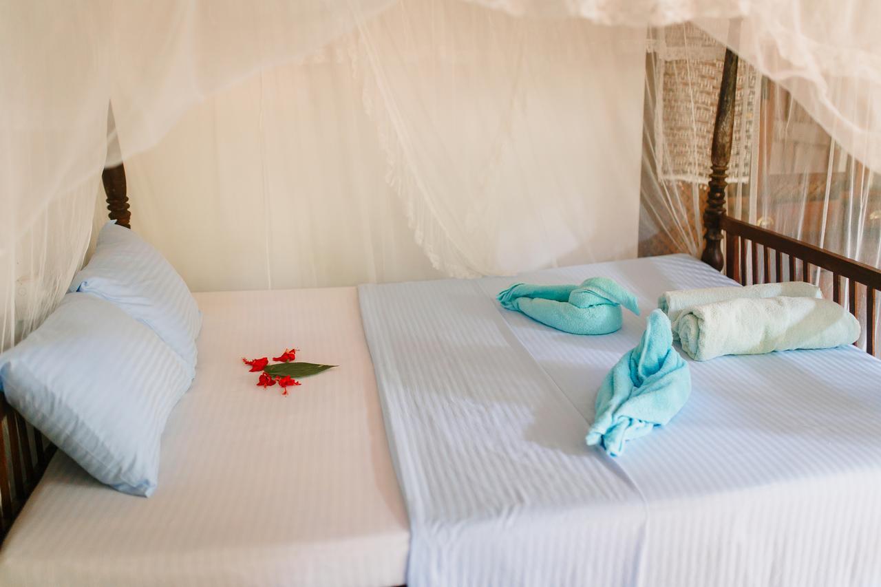 Sunny Family Hotell Unawatuna Rum bild