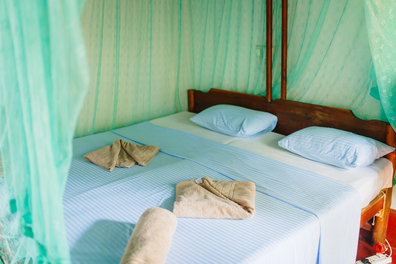 Sunny Family Hotell Unawatuna Rum bild