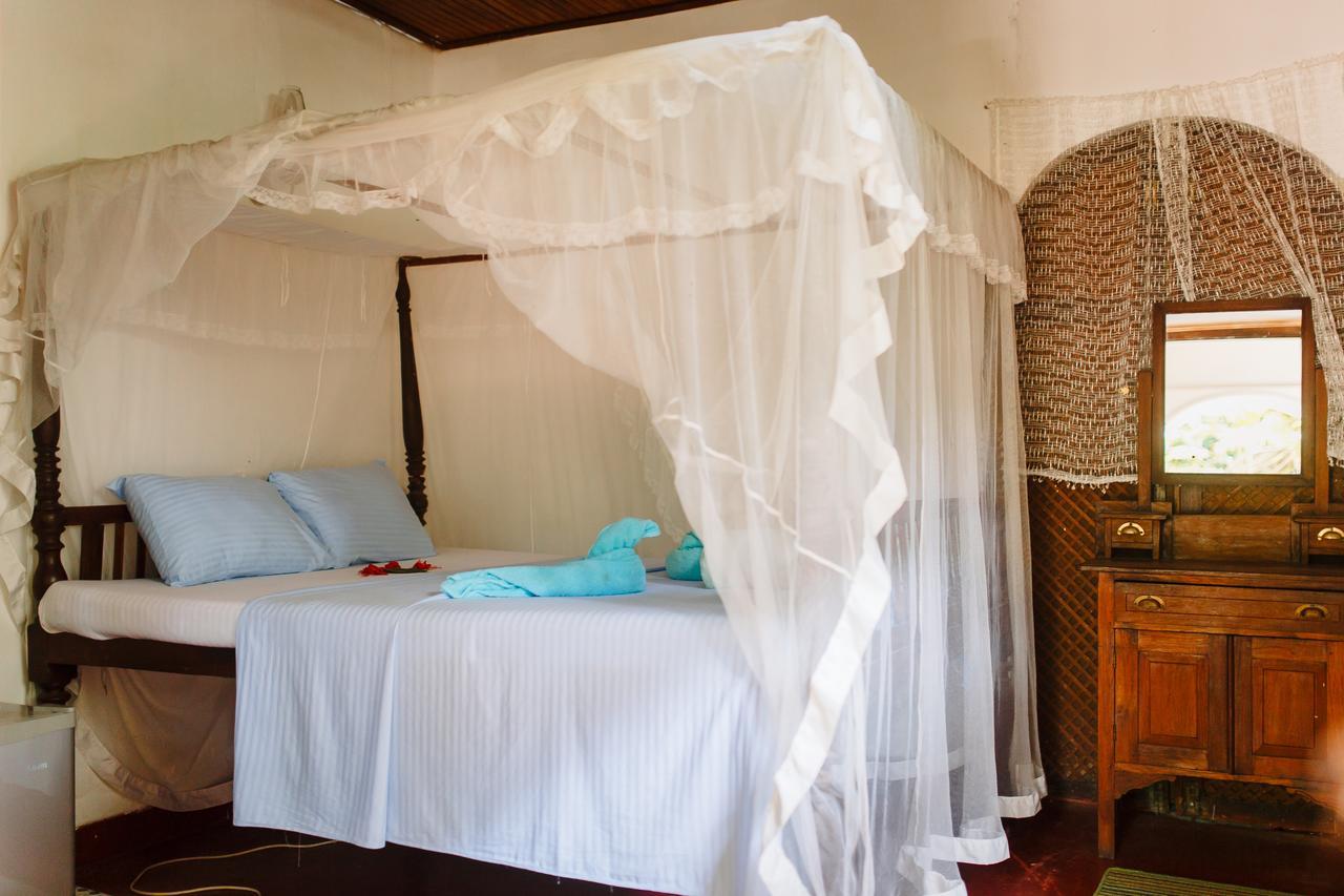 Sunny Family Hotell Unawatuna Rum bild
