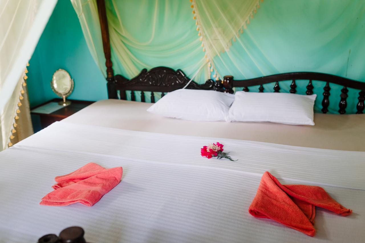 Sunny Family Hotell Unawatuna Exteriör bild