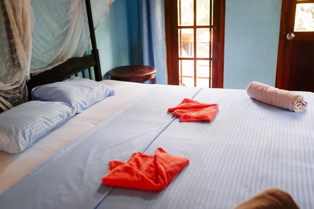 Sunny Family Hotell Unawatuna Rum bild