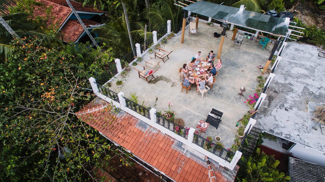 Sunny Family Hotell Unawatuna Exteriör bild